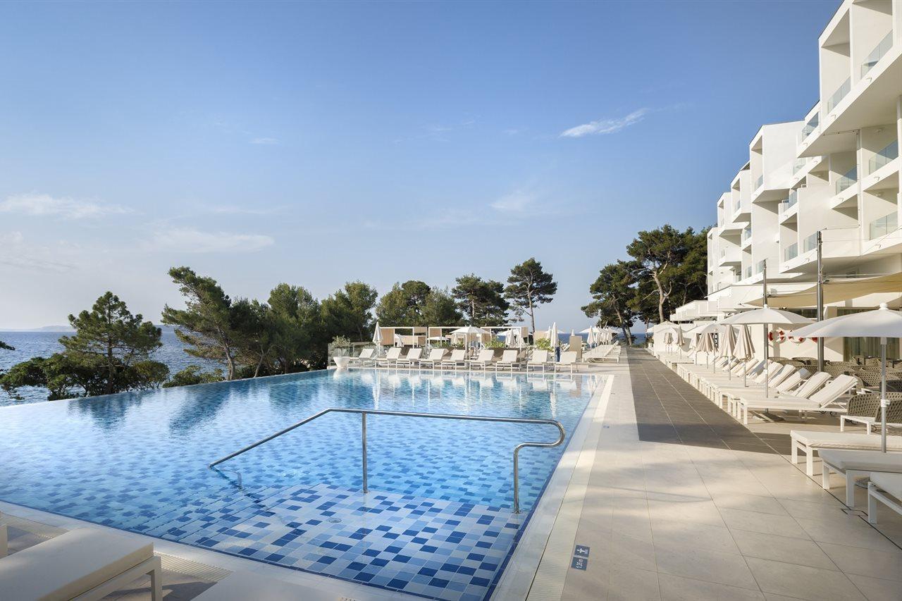 Valamar Carolina Hotel & Villas Кампор Экстерьер фото