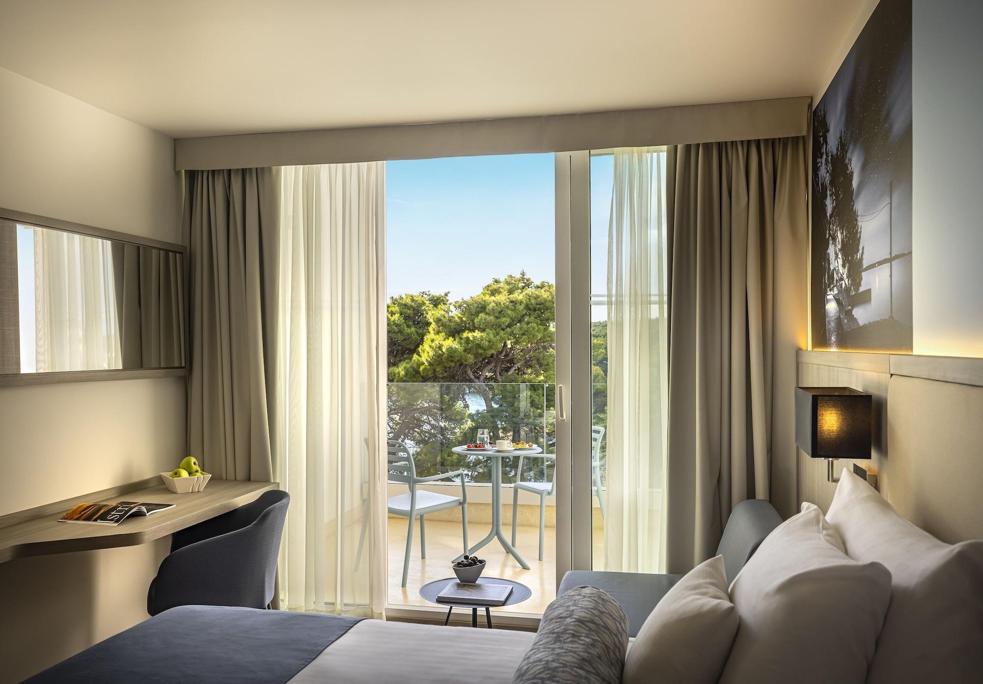 Valamar Carolina Hotel & Villas Кампор Экстерьер фото