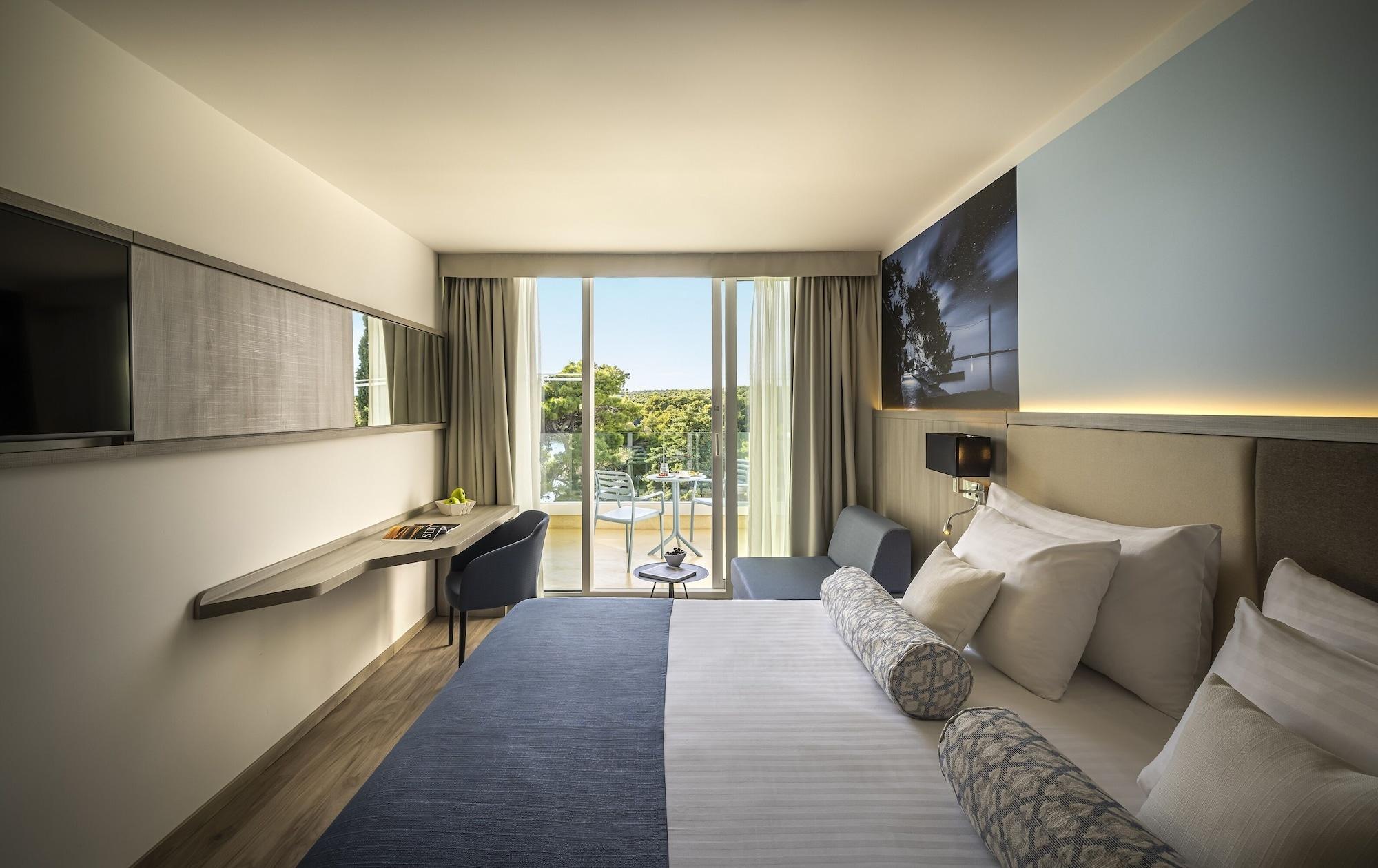 Valamar Carolina Hotel & Villas Кампор Экстерьер фото