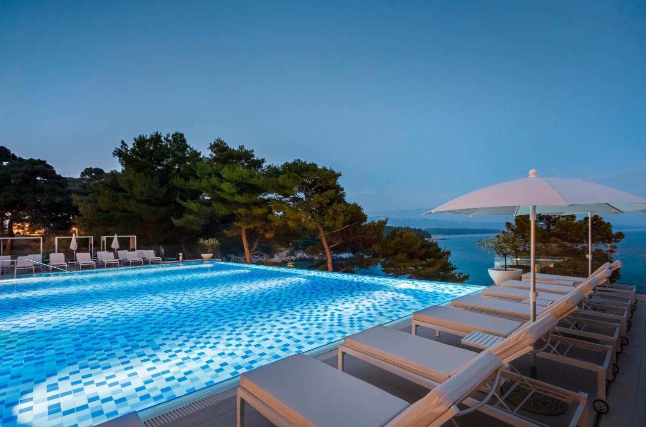 Valamar Carolina Hotel & Villas Кампор Экстерьер фото
